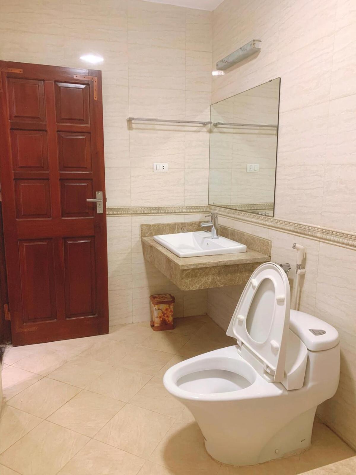 Entire House With 4 Rooms-1km To West Hà Nội