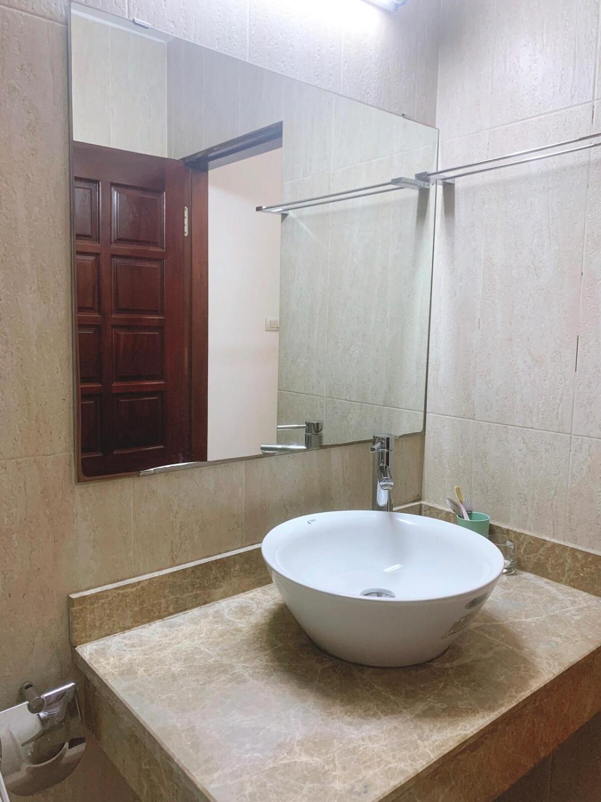 Entire House With 4 Rooms-1km To West Hà Nội