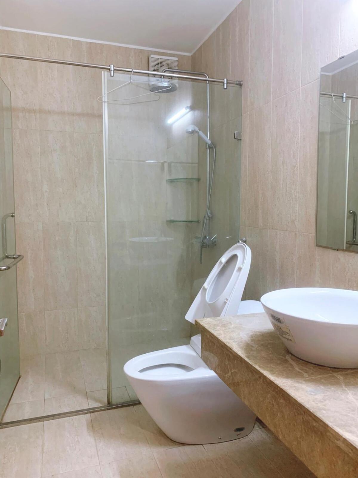 Entire House With 4 Rooms-1km To West * Hanoi